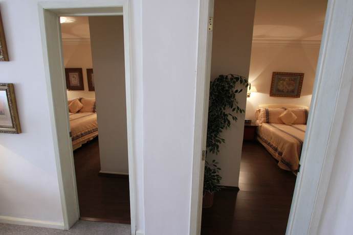 Imagen de la habitación del Hotel Suites Newton. Foto 13