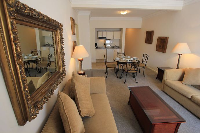 Imagen de la habitación del Hotel Suites Newton. Foto 17