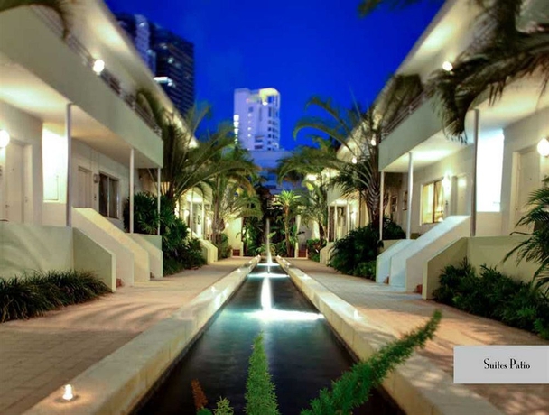 Imagen de la piscina del Hotel Suites Of Dorchester. Foto 10