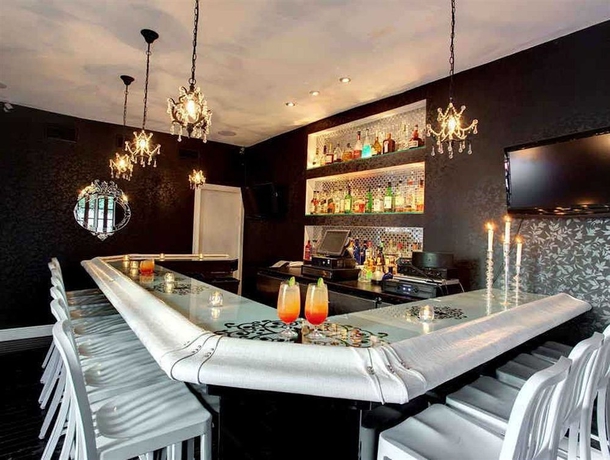 Imagen del bar/restaurante del Hotel Suites Of Dorchester. Foto 4