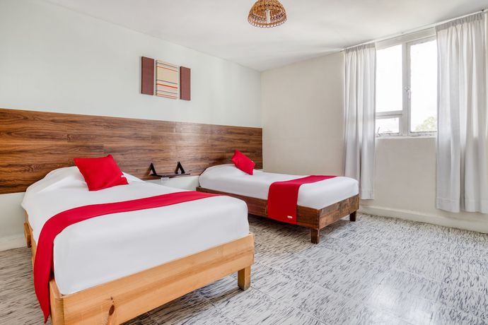 Imagen de la habitación del Hotel Suites Puebla. Foto 14