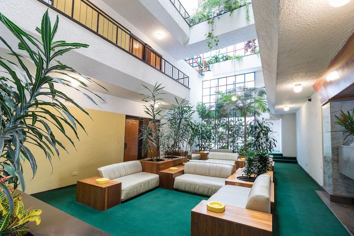 Imagen de los interiores del Hotel Suites Real 97. Foto 17