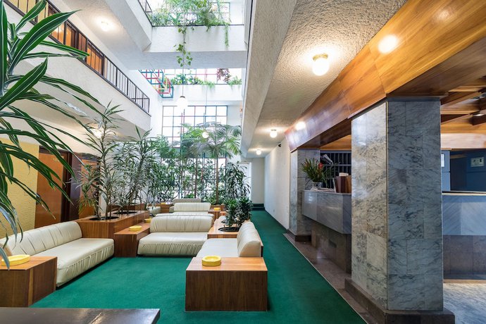 Imagen de los interiores del Hotel Suites Real 97. Foto 19