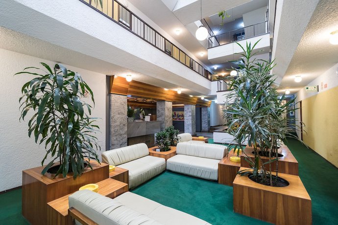 Imagen de los interiores del Hotel Suites Real 97. Foto 20