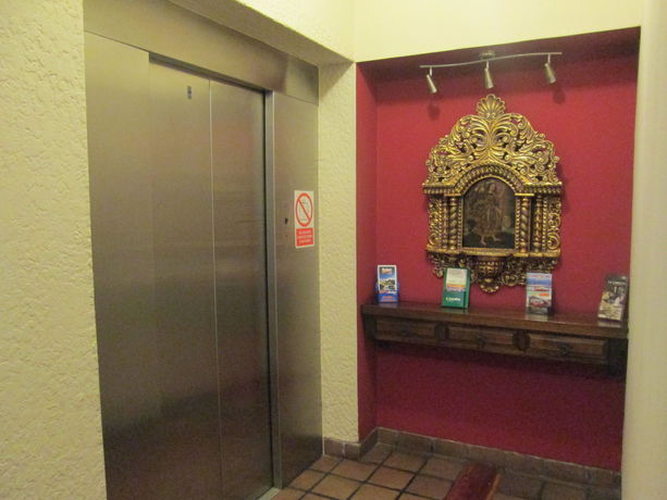 Imagen de la habitación del Hotel Suites Real. Foto 5