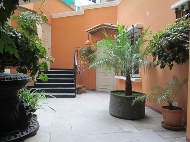 Imagen de los interiores del Hotel Suites Real. Foto 15