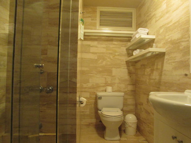 Imagen de la habitación del Hotel Suites Real. Foto 7