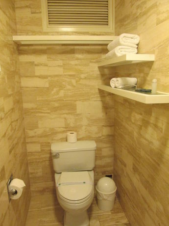 Imagen de la habitación del Hotel Suites Real. Foto 8