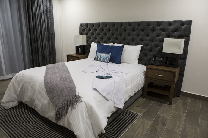 Imagen de la habitación del Hotel Suites Rio Elba. Foto 2