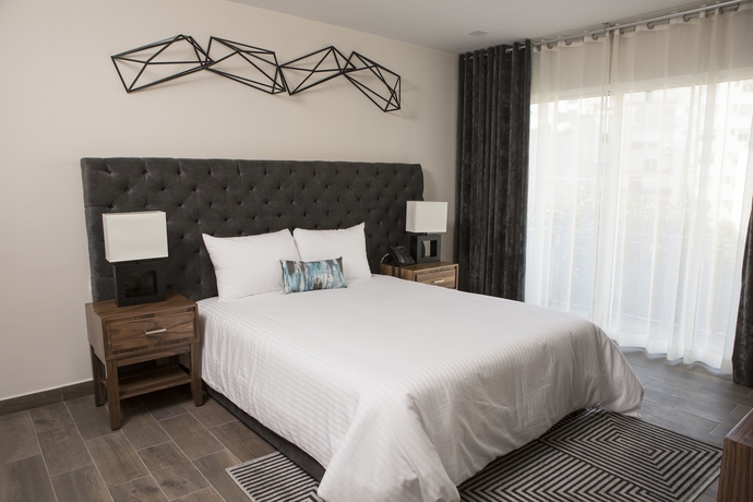 Imagen de la habitación del Hotel Suites Rio Elba. Foto 5