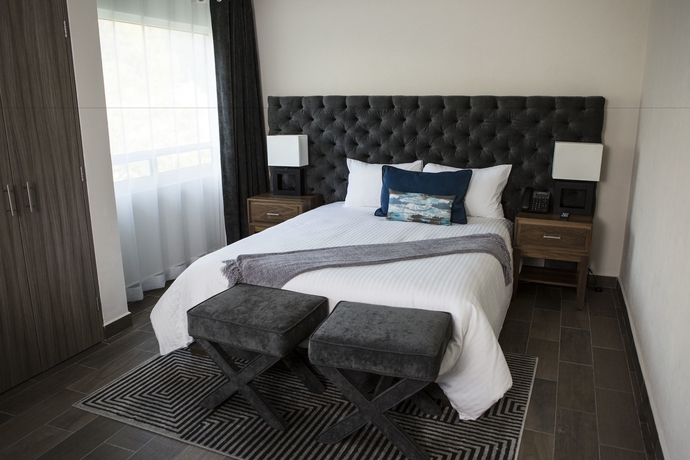 Imagen de la habitación del Hotel Suites Rio Elba. Foto 6