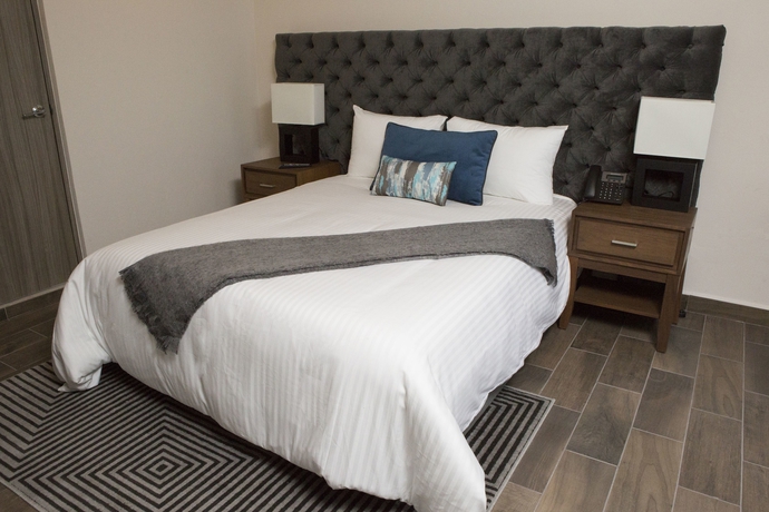 Imagen de la habitación del Hotel Suites Rio Elba. Foto 9