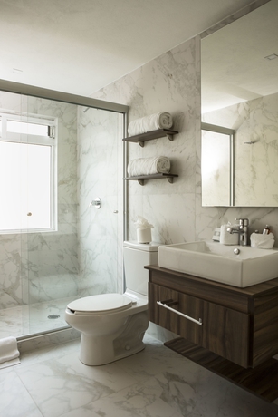 Imagen de la habitación del Hotel Suites Rio Elba. Foto 11