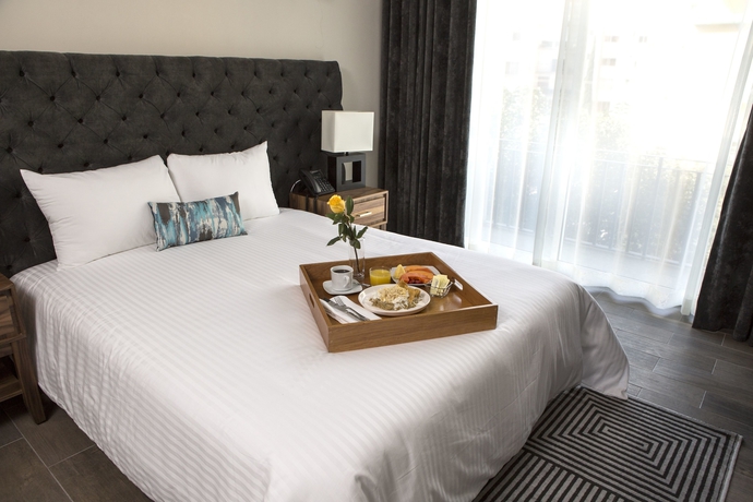 Imagen de la habitación del Hotel Suites Rio Elba. Foto 15