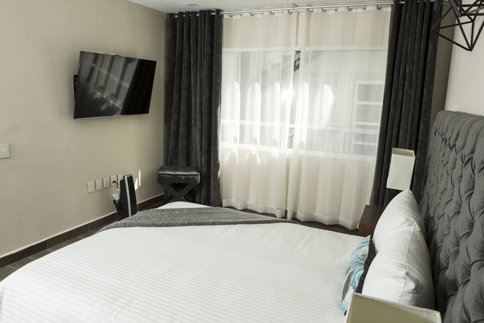 Imagen de la habitación del Hotel Suites Rio Elba. Foto 16