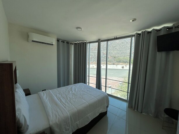 Imagen de la habitación del Hotel Suites Rubi. Foto 15