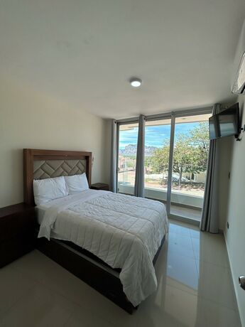 Imagen de la habitación del Hotel Suites Rubi. Foto 16