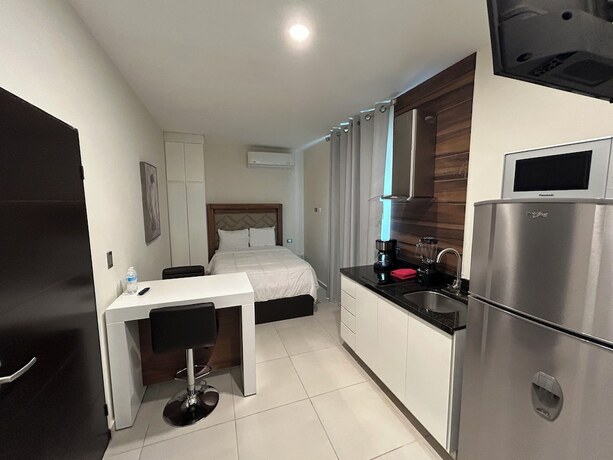 Imagen de la habitación del Hotel Suites Rubi. Foto 17