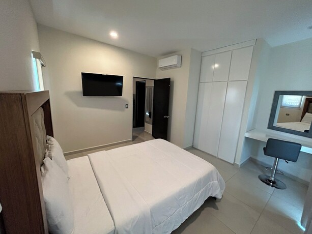 Imagen de la habitación del Hotel Suites Rubi. Foto 19