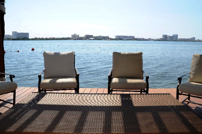 Imagen de los exteriores del Hotel Suites Sina Cancún. Foto 8