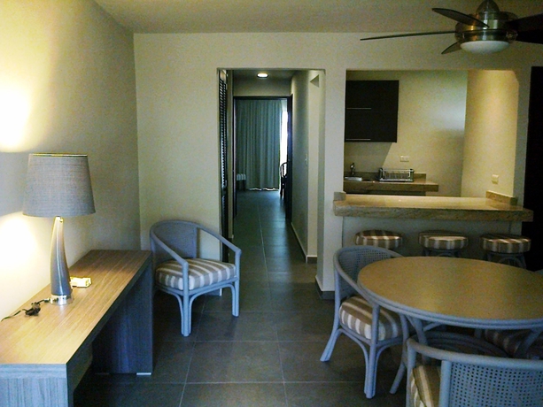 Imagen de la habitación del Hotel Suites Sina Cancún. Foto 7
