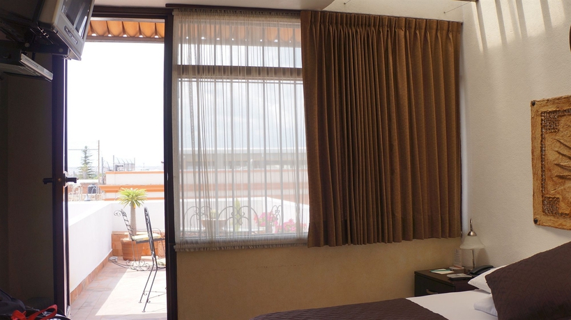 Imagen de la habitación del Hotel Suites Sofia. Foto 3