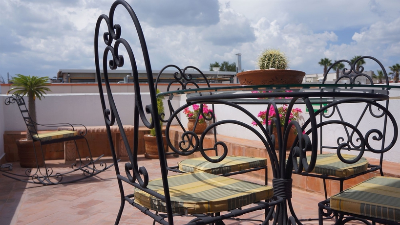 Imagen de los exteriores del Hotel Suites Sofia. Foto 7
