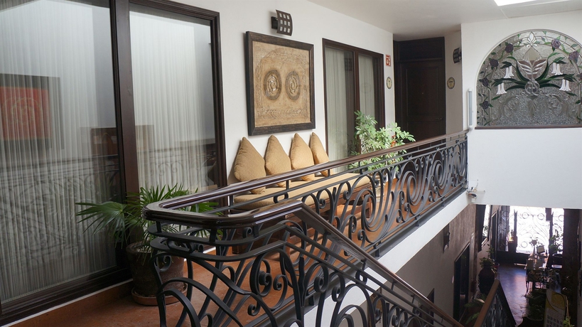 Imagen de los interiores del Hotel Suites Sofia. Foto 11