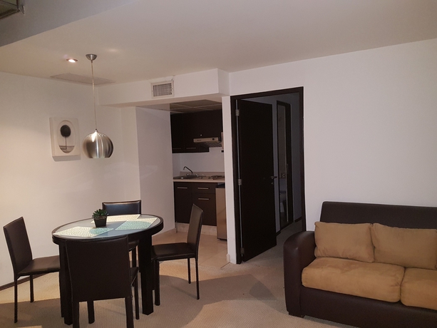 Imagen de la habitación del Hotel Suites Teca Once. Foto 15