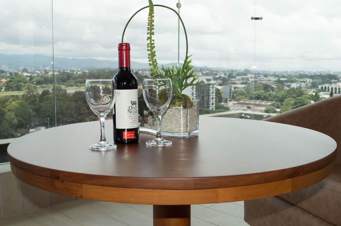 Imagen del bar/restaurante del Hotel Suites Terraza Imperial. Foto 2