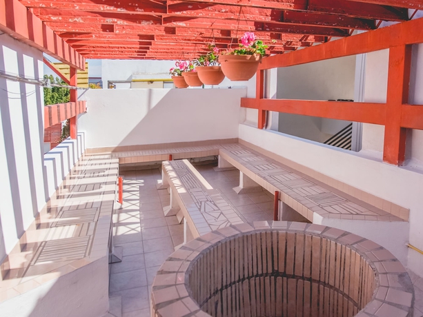 Imagen de los exteriores del Hotel Suites Tg. Foto 11