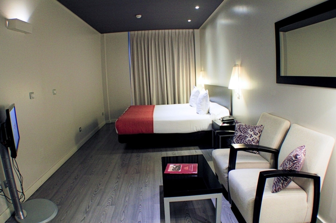 Imagen de la habitación del Hotel Suites Viena Plaza De España. Foto 3