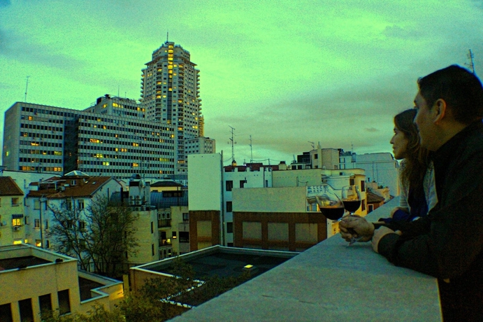 Imagen de los exteriores del Hotel Suites Viena Plaza De España. Foto 5