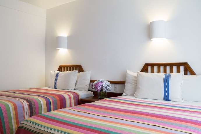 Imagen de la habitación del Hotel Suites Villasol. Foto 5