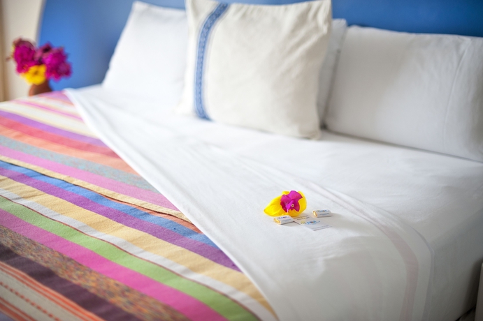 Imagen de la habitación del Hotel Suites Villasol. Foto 6