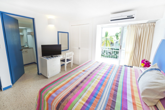 Imagen de la habitación del Hotel Suites Villasol. Foto 11