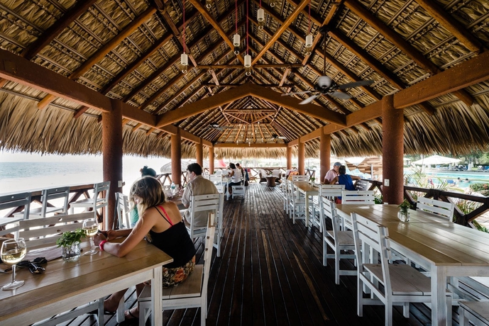 Imagen del bar/restaurante del Hotel Suites Villasol. Foto 2