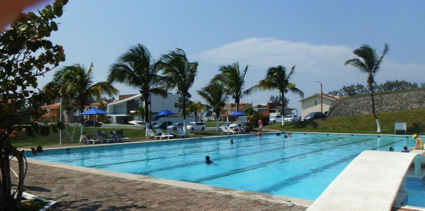 Imagen de la piscina del Hotel Suites Vista Bella. Foto 15