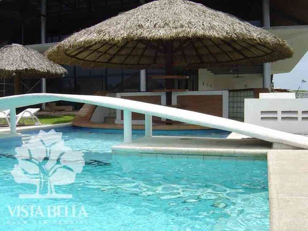 Imagen de la piscina del Hotel Suites Vista Bella. Foto 16