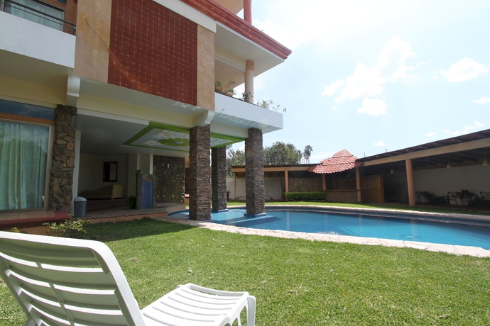 Imagen de la piscina del Hotel Suites Xadani. Foto 16