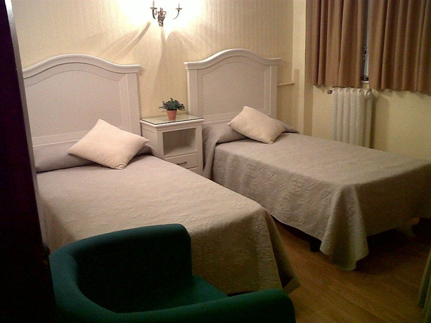 Imagen de la habitación del Hotel Suites You Gran Vía. Foto 9