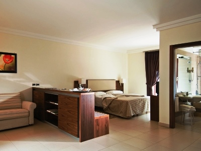 Imagen de la habitación del Hotel Suites & Residence Hotel. Foto 10