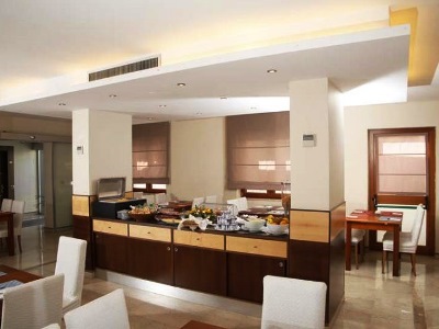 Imagen del bar/restaurante del Hotel Suites & Residence Hotel. Foto 2