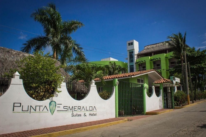 Imagen de los exteriores del Hotel Suites and Punta Esmeralda. Foto 8