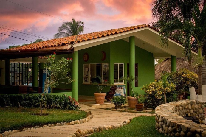Imagen de los exteriores del Hotel Suites and Punta Esmeralda. Foto 9