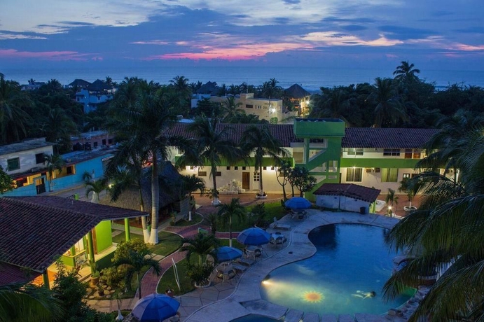 Imagen de los exteriores del Hotel Suites and Punta Esmeralda. Foto 14