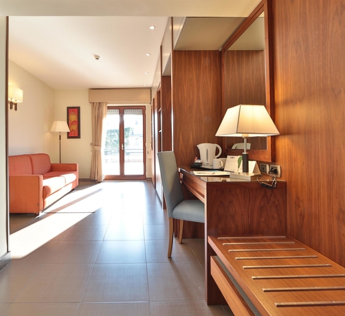 Imagen de la habitación del Hotel Suites and Residence Napoli. Foto 3