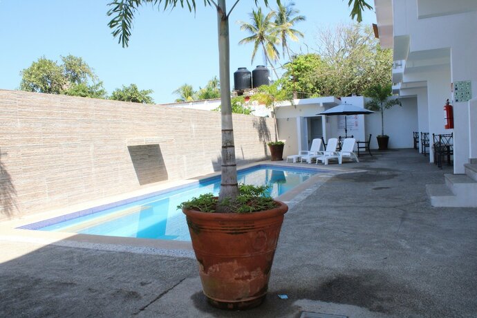 Imagen general del Hotel Suites del Carmen, La Pe&ntilde;ita de Jaltemba. Foto 7