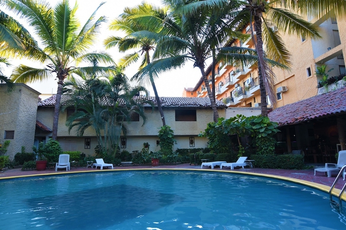 Imagen de la piscina del Hotel Suites del Sol. Foto 19