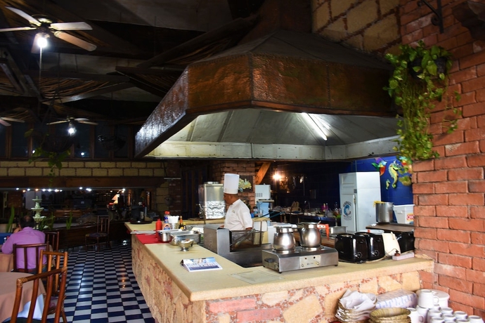 Imagen del bar/restaurante del Hotel Suites del Sol. Foto 2